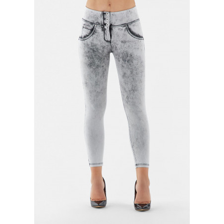 WR.UP® Snug Denim - 7/8 Mid Waist Super Skinny - Acid Washed - J93N - Washed Clear Grey Denim - Black Seam